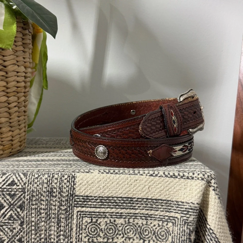 Wrangler Brown Leather Western Embroidered Belt Tooled Silver Tone Metal Buckle